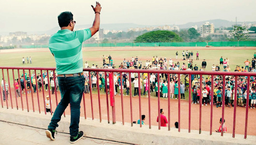 Sanjay Potdar anchoring in Nanded City Marathon 2015