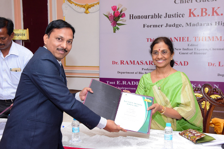 Professor Srinivas Gunda receiving Best Faculty in Rural Institution Award by Arunai International Research Foundation