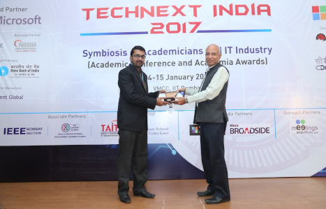Dr Sandeep Poddar honoured as Distinguished Faculty in Commerce by Technext India, 2017